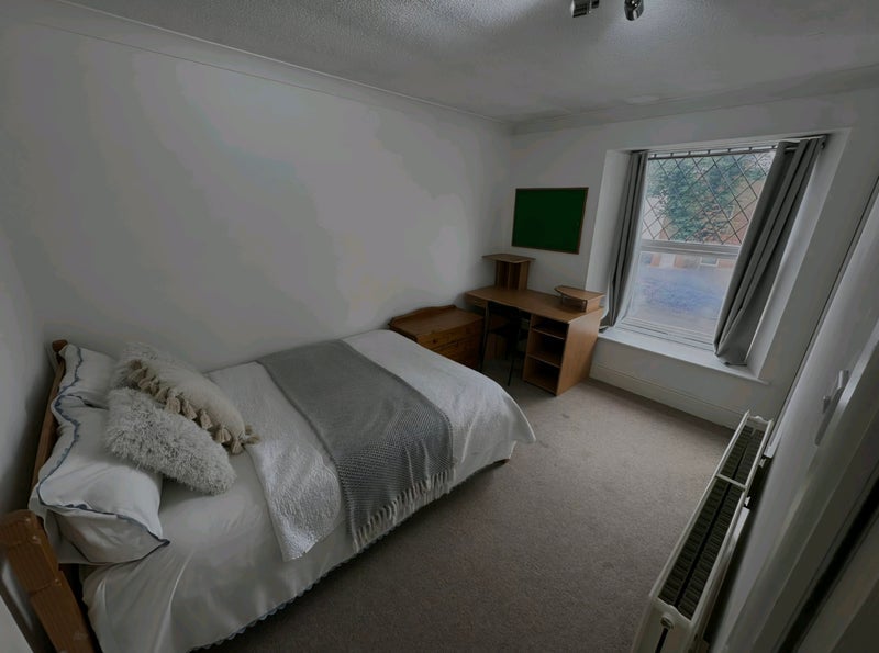 Room Staple Hill Road in Bristol