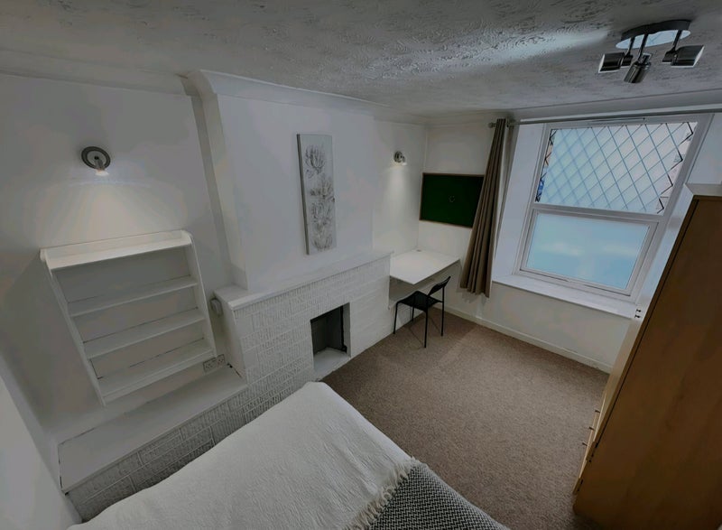 Room Staple Hill Road in Bristol