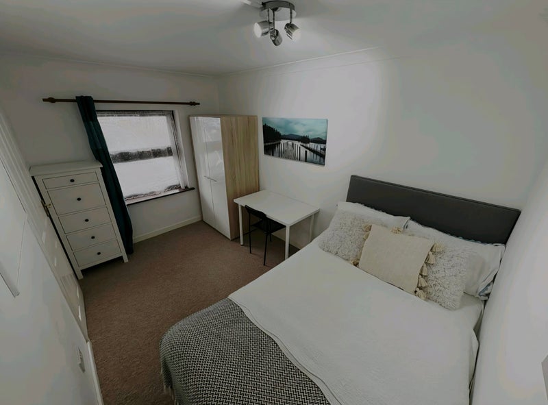 Room Staple Hill Road in Bristol