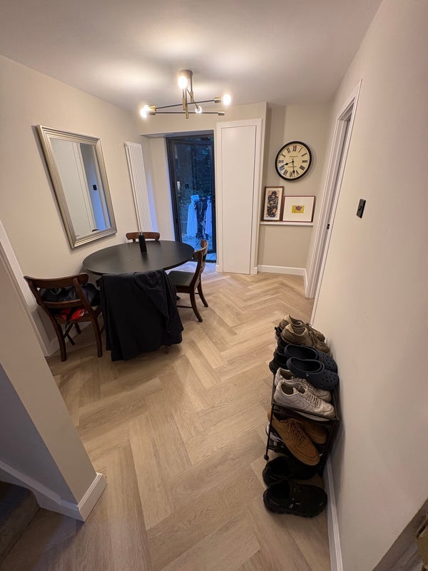 Room Codrington Mews in Greater London