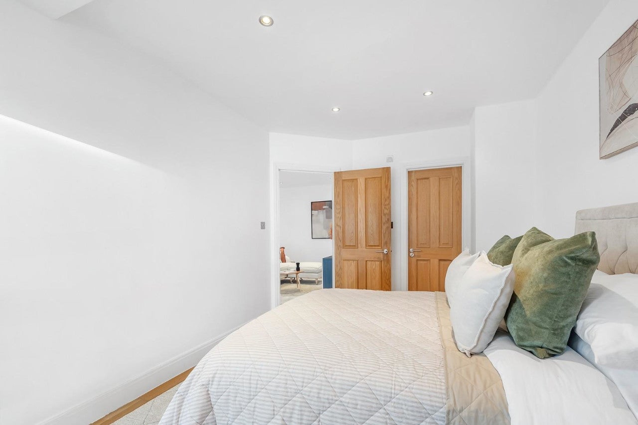 Flat Josephine Avenue in Greater London