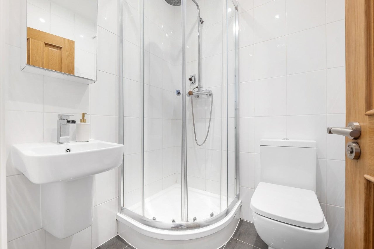 Flat Josephine Avenue in Greater London