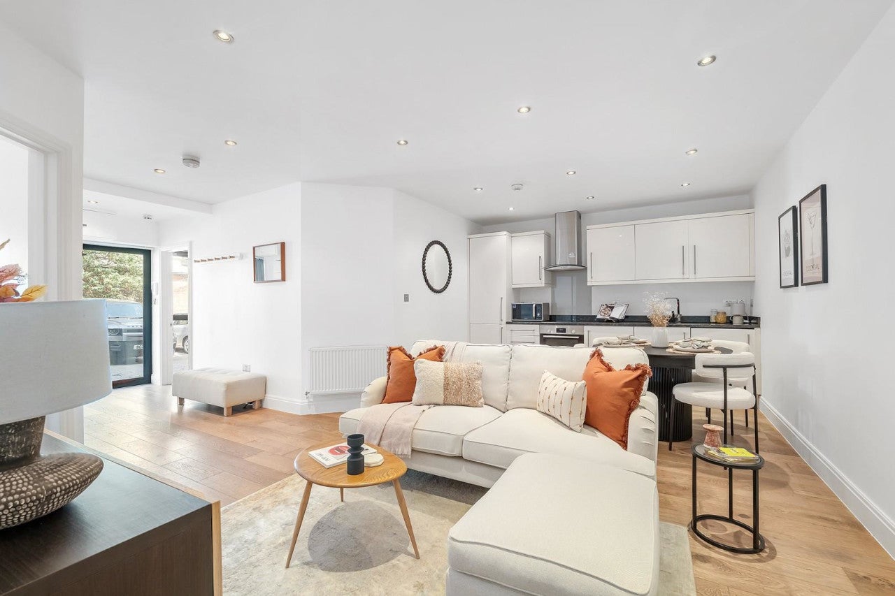 Flat Josephine Avenue in Greater London
