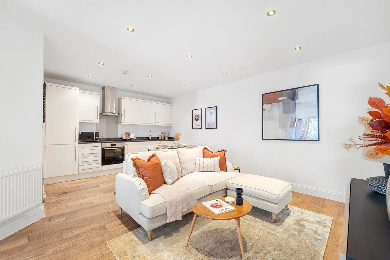 Flat Josephine Avenue in Greater London