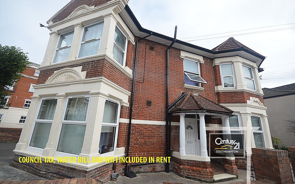 Flat Cranbury Avenue in Southampton