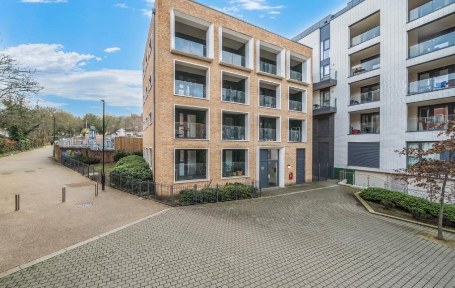 Flat Lily's Walk in High Wycombe