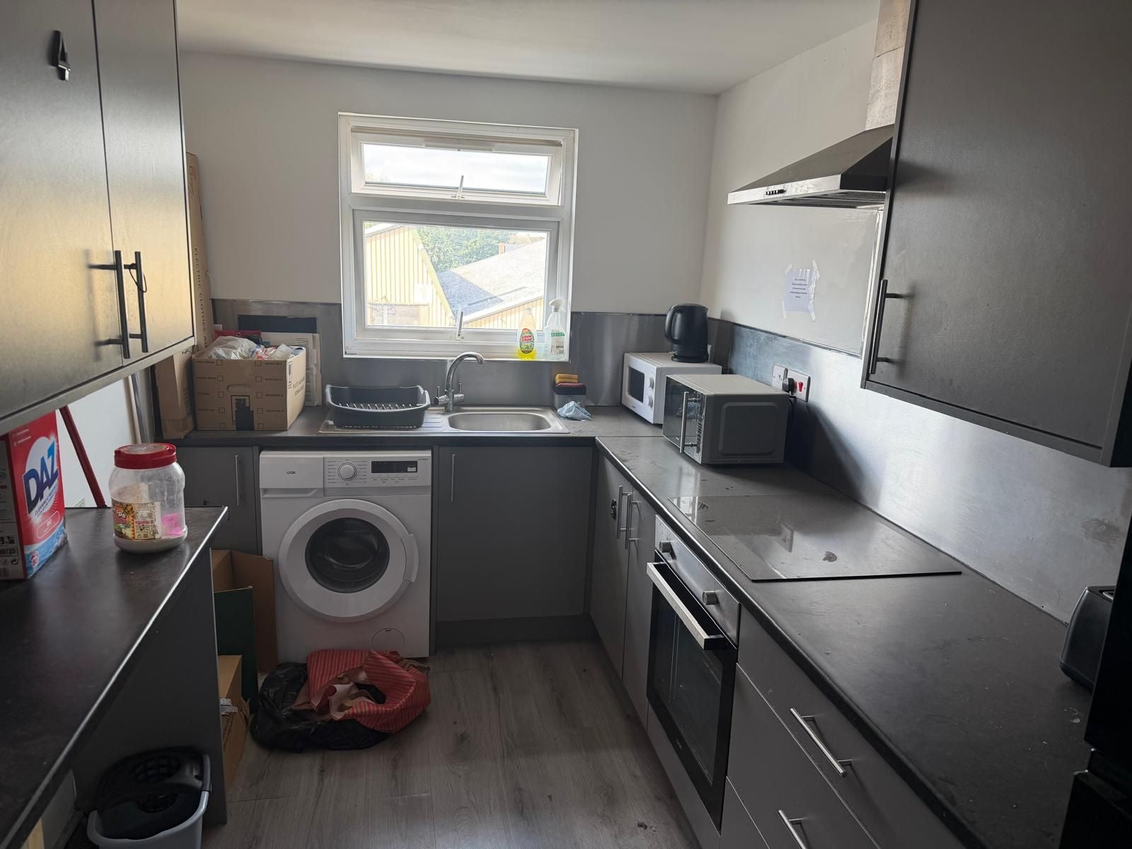 Room Featherstone Road in Greater London