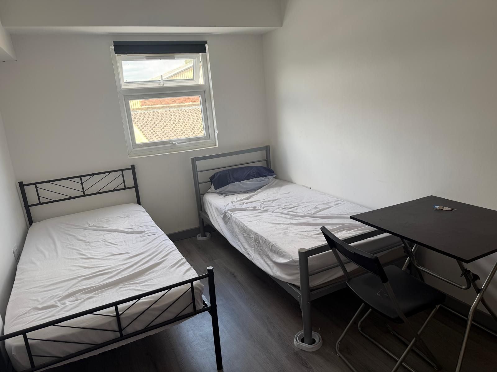 Room Featherstone Road in Greater London