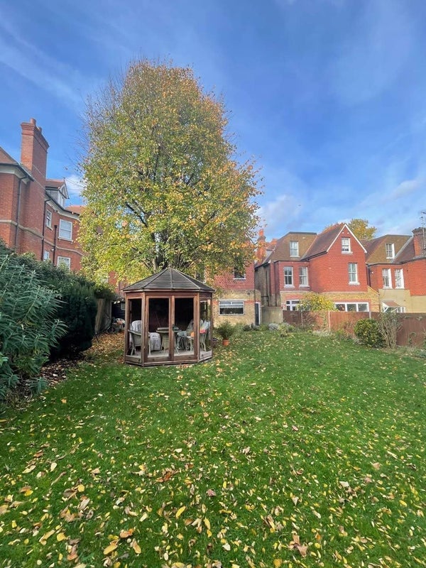 Room Cheam Road in Greater London