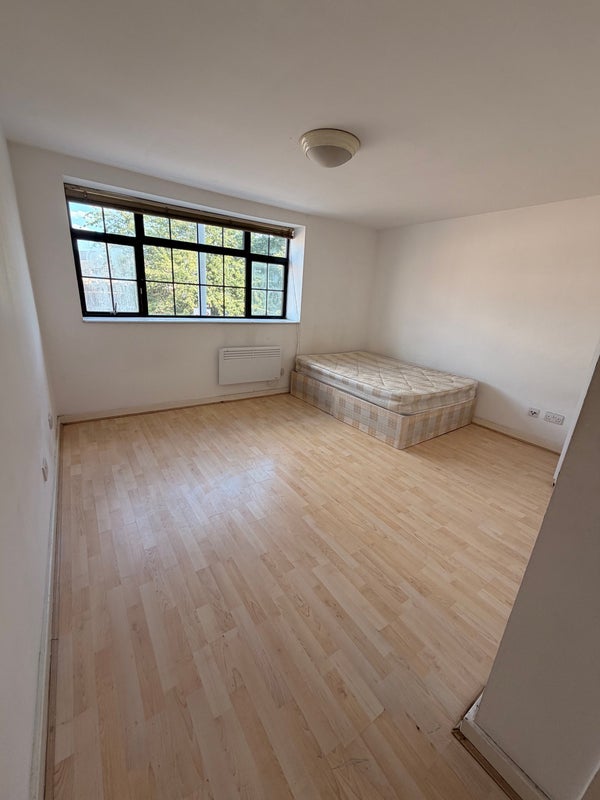 Room Shernhall Street in Greater London