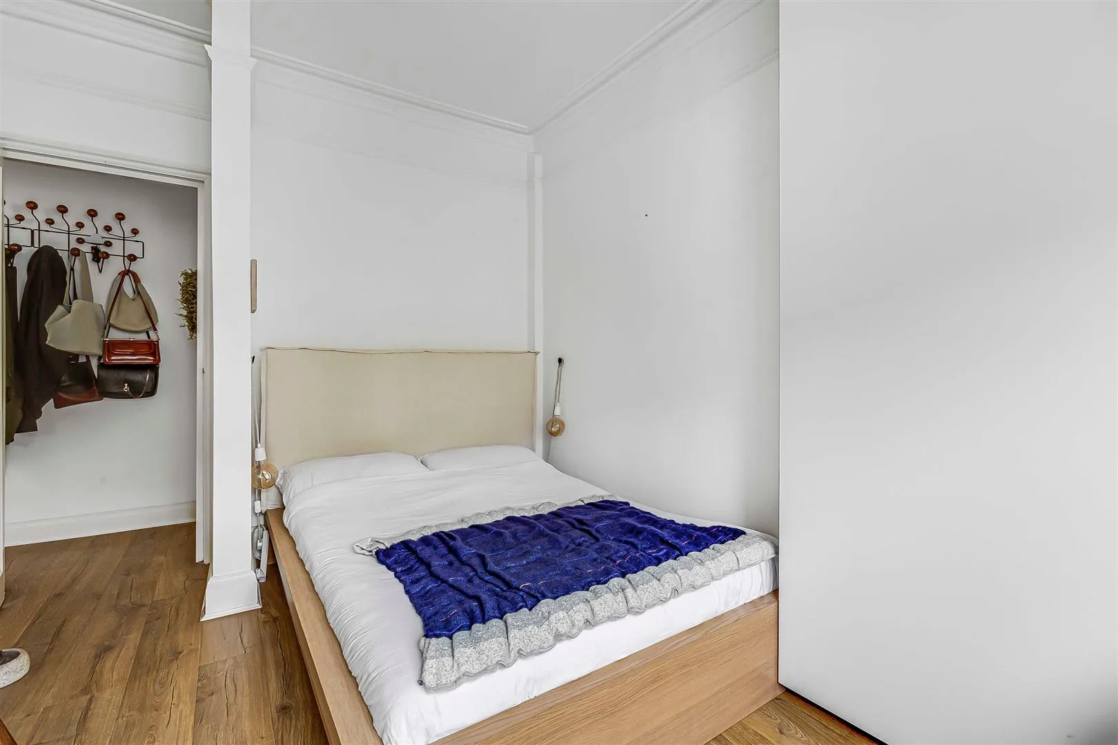 Flat Upper Richmond Road West in Greater London