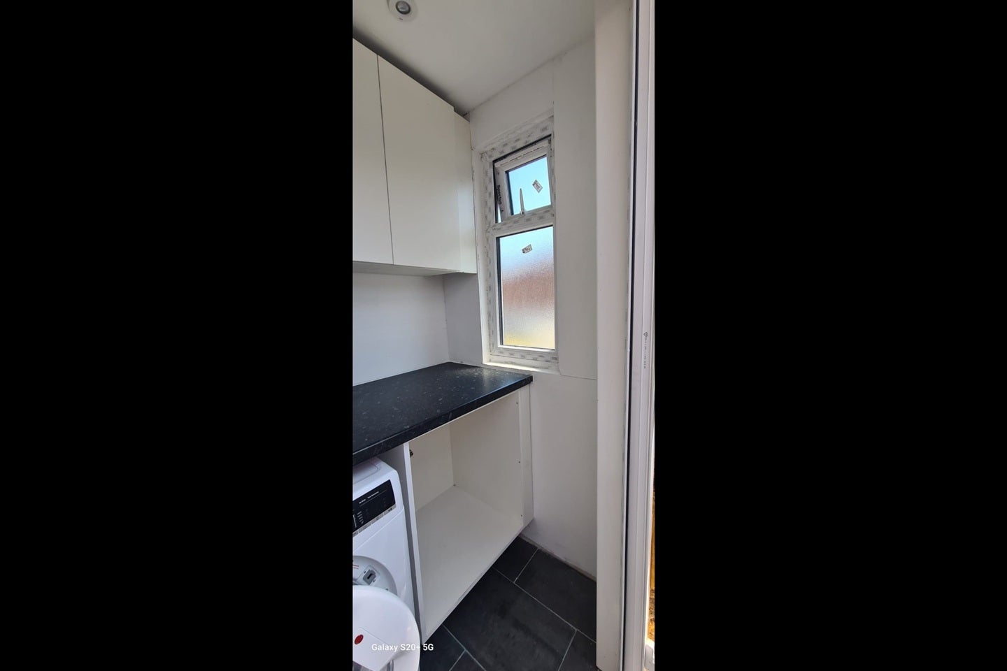 Flat Hinton Avenue in Greater London