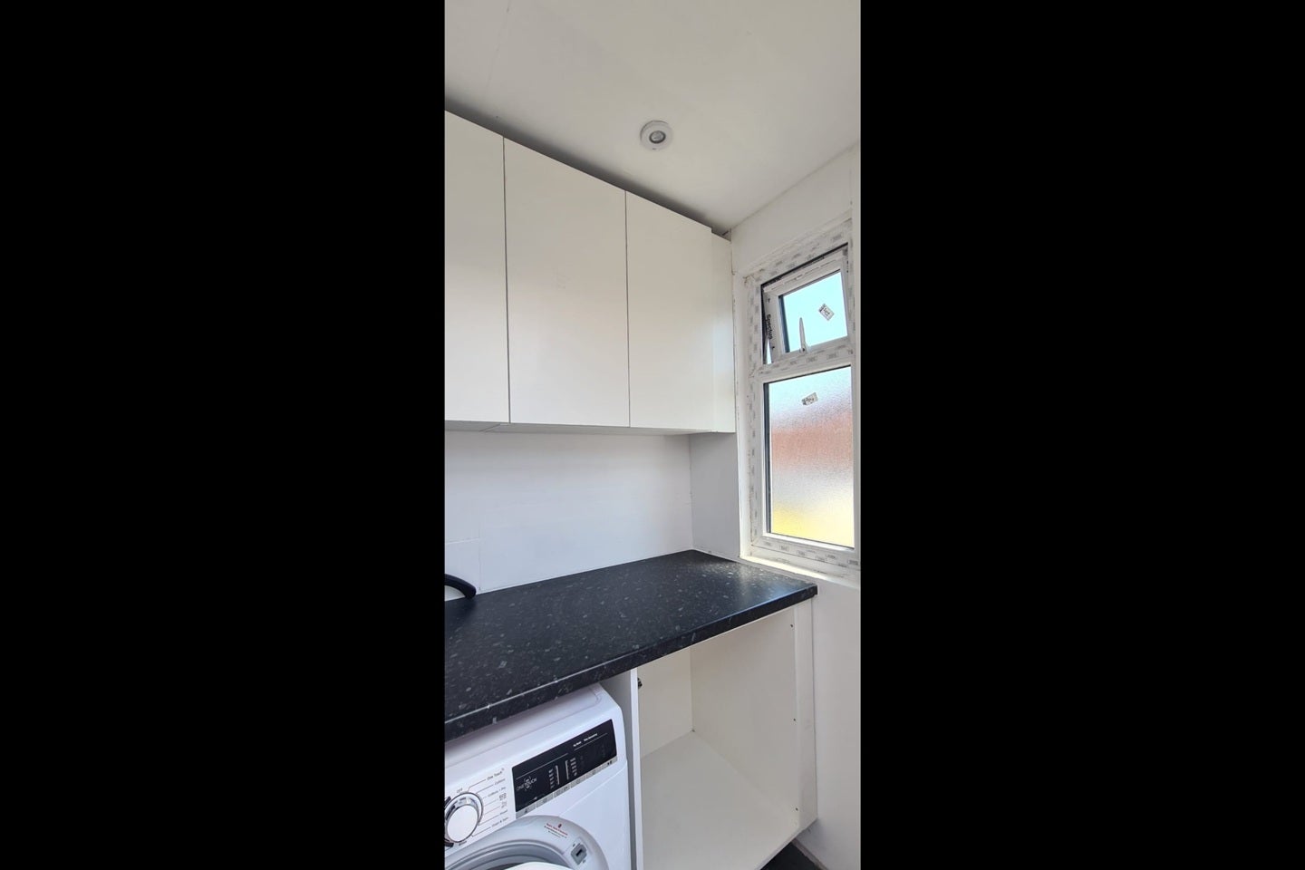 Flat Hinton Avenue in Greater London