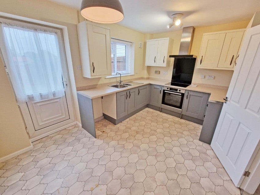 House Clover Close in Rugby