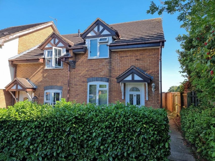 House Clover Close in Rugby