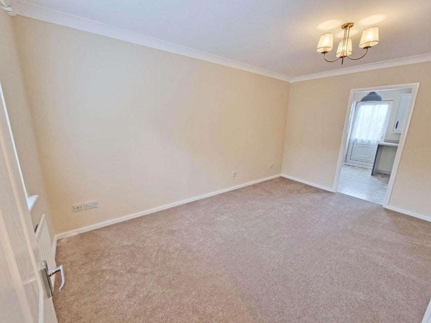 House Clover Close in Rugby
