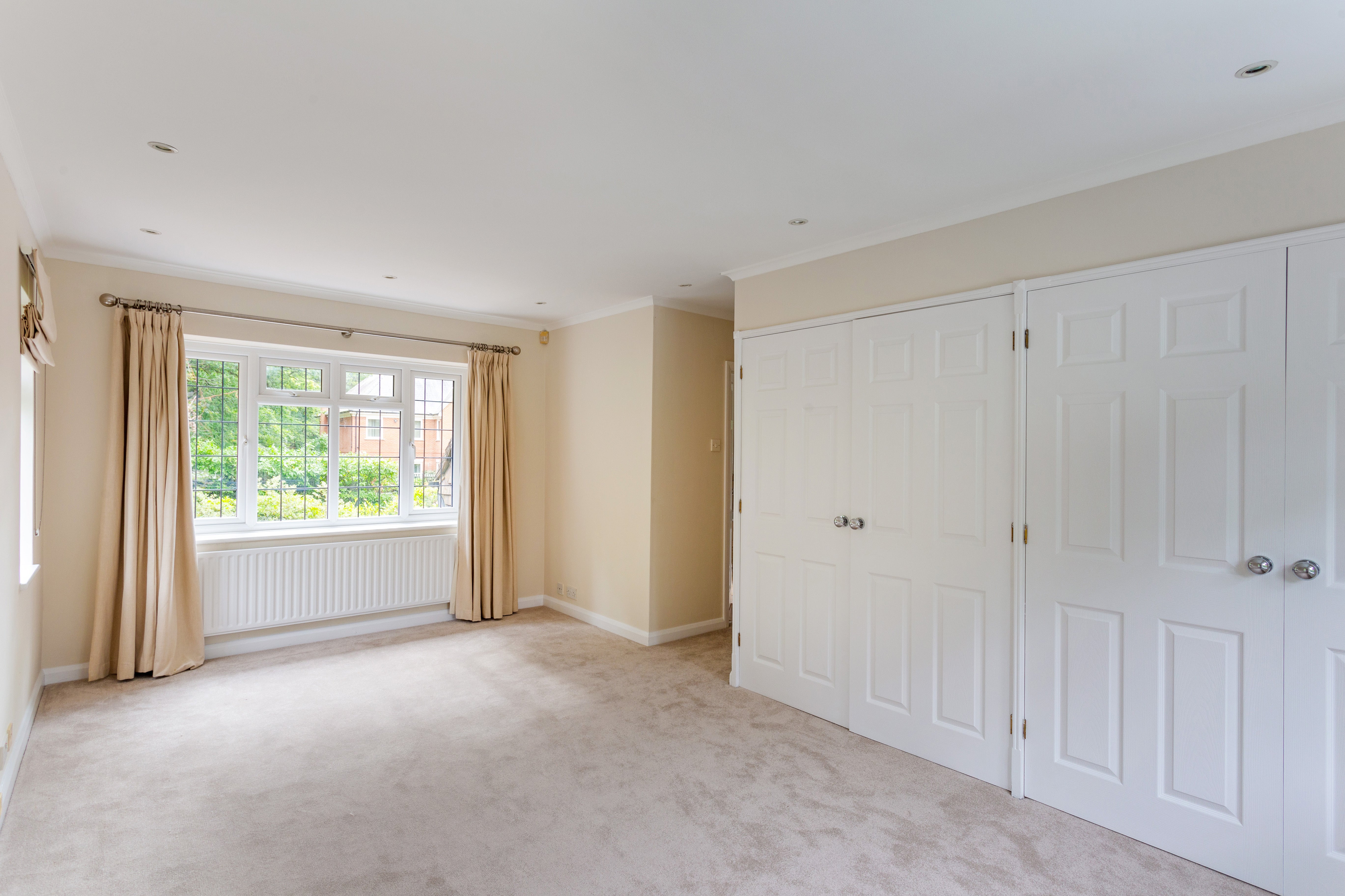 House Granville Close in Elmbridge