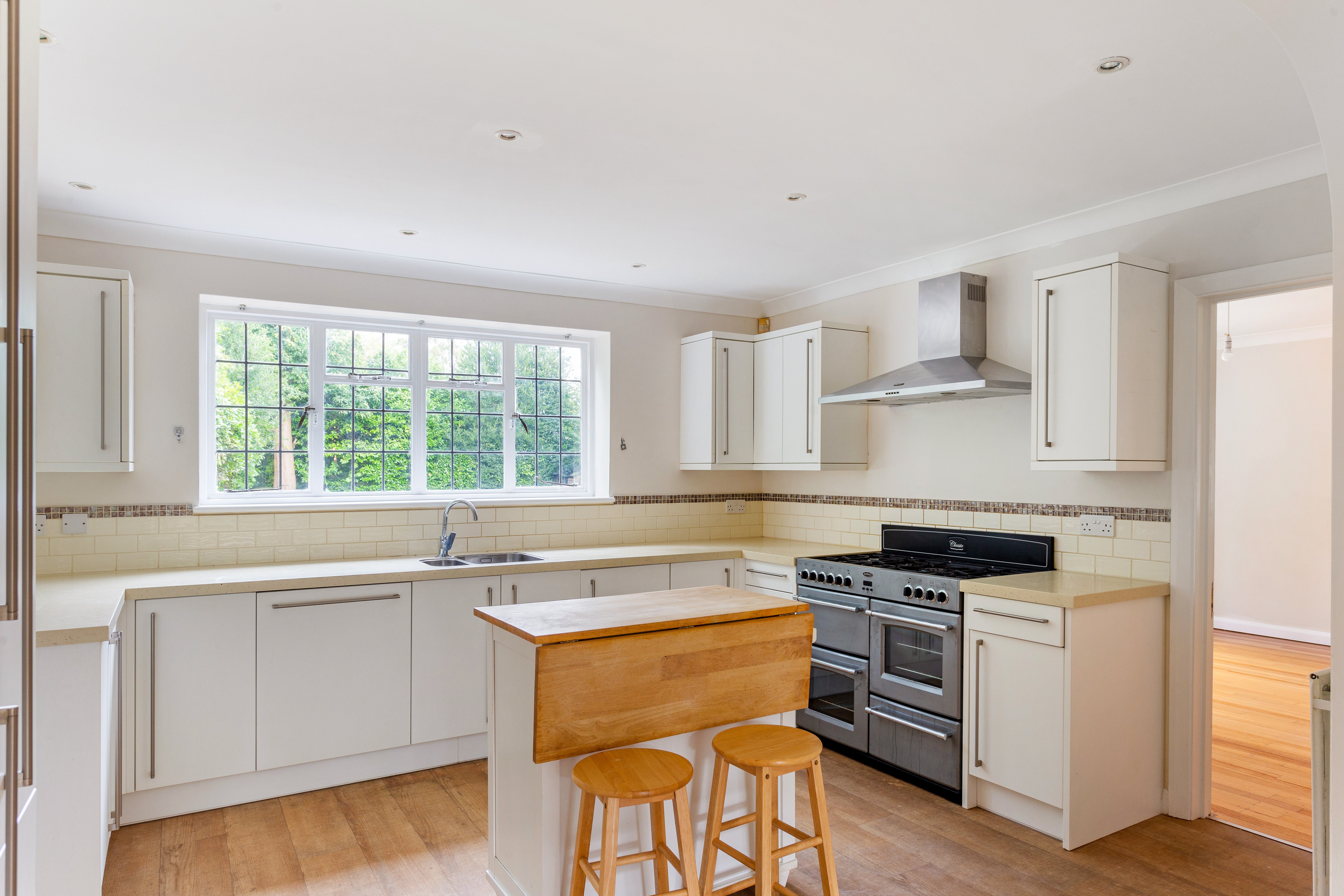 House Granville Close in Elmbridge