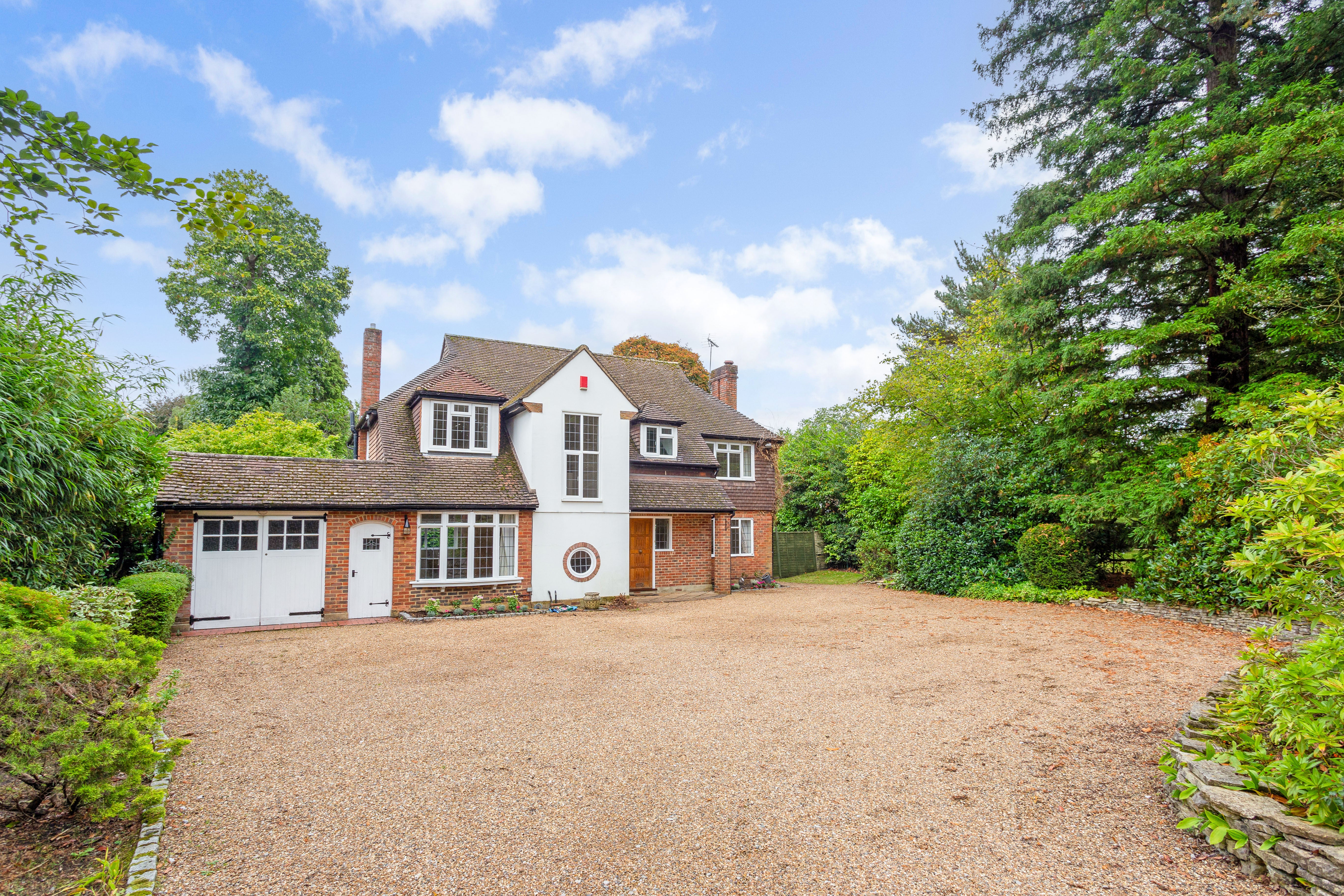 House Granville Close in Elmbridge