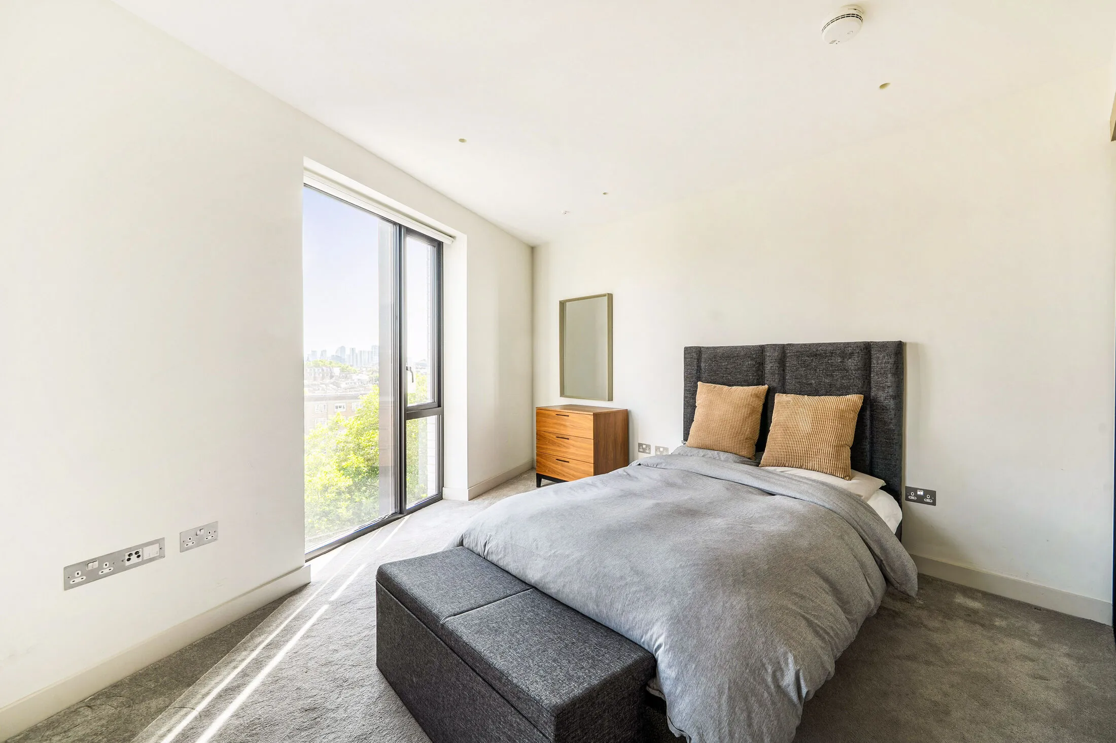 Flat Sutherland Street in City of Westminster