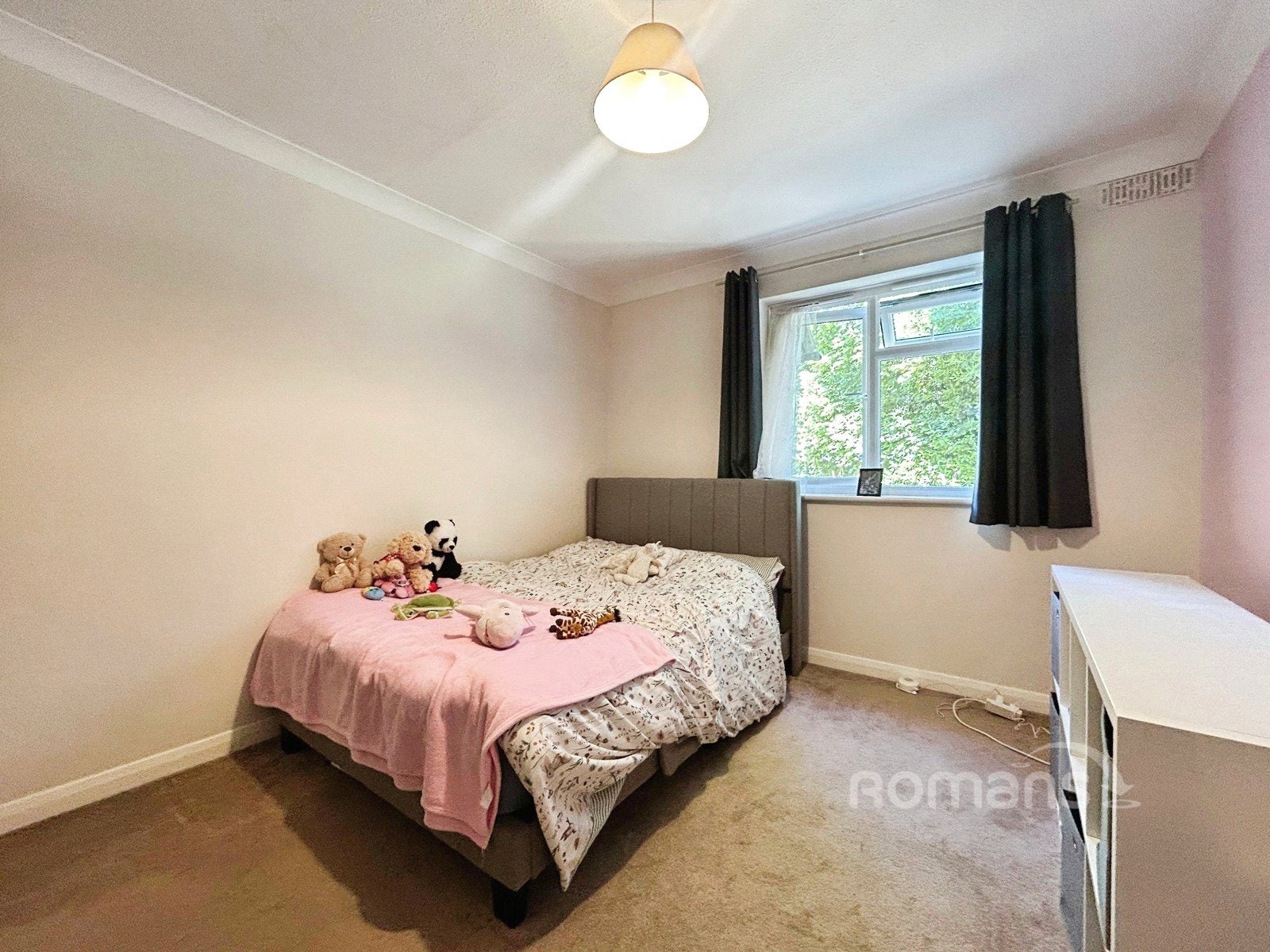 Flat Vesey Close in Rushmoor