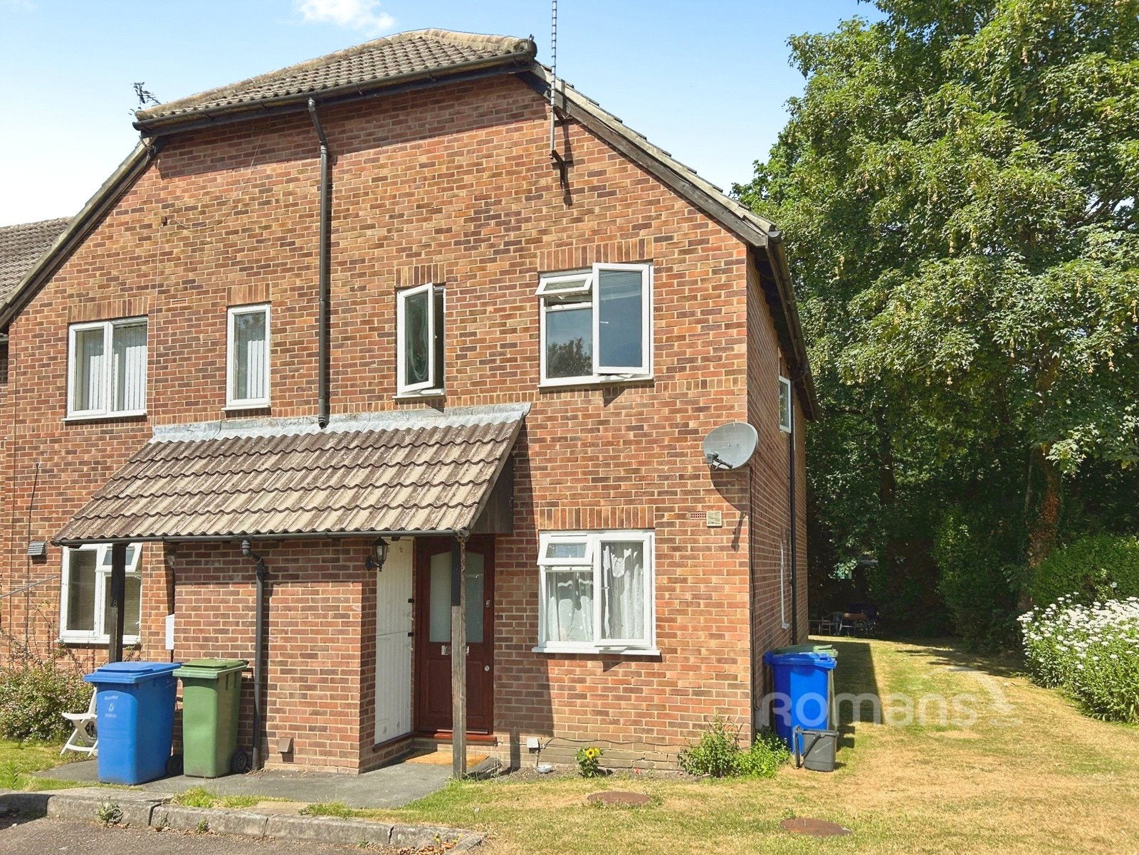 Flat Vesey Close in Rushmoor