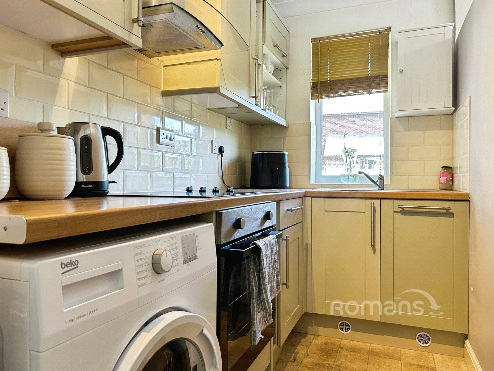 Flat Vesey Close in Rushmoor