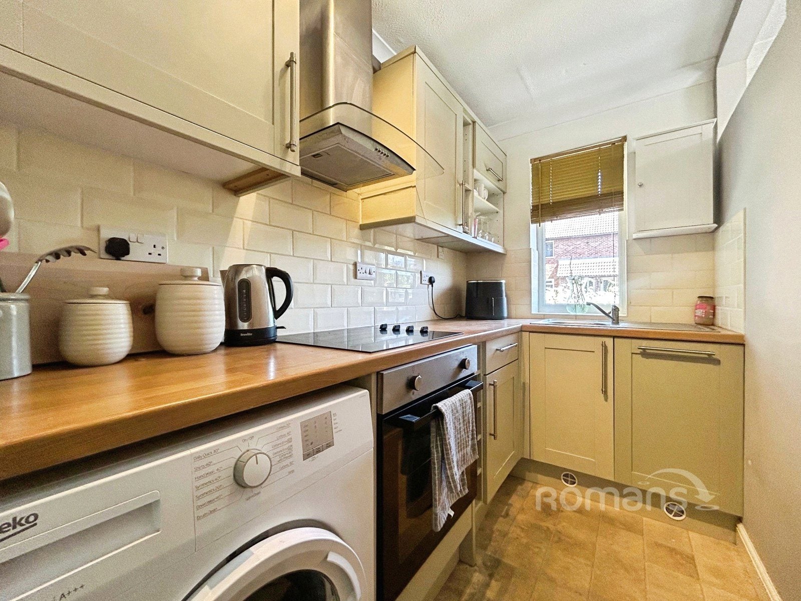 Flat Vesey Close in Rushmoor