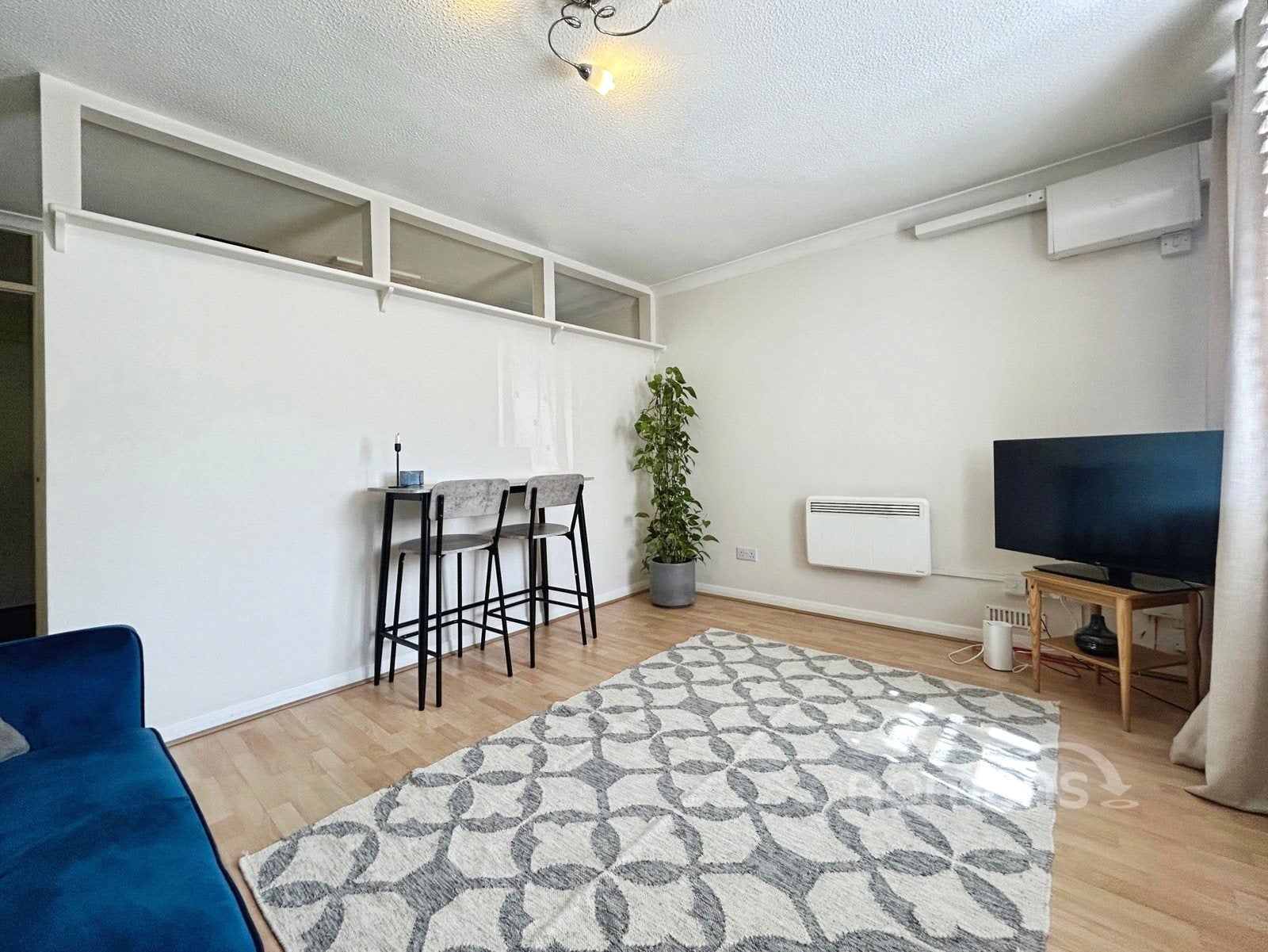 Flat Vesey Close in Rushmoor