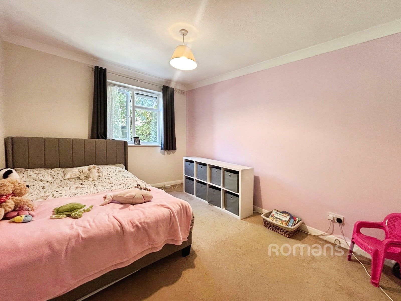 Flat Vesey Close in Rushmoor