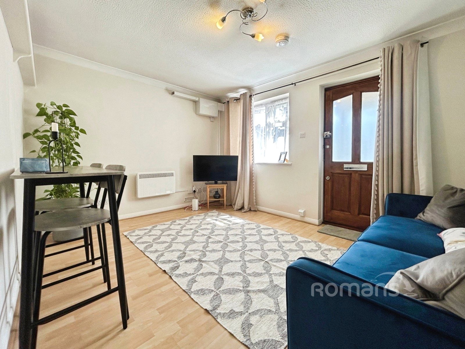 Flat Vesey Close in Rushmoor