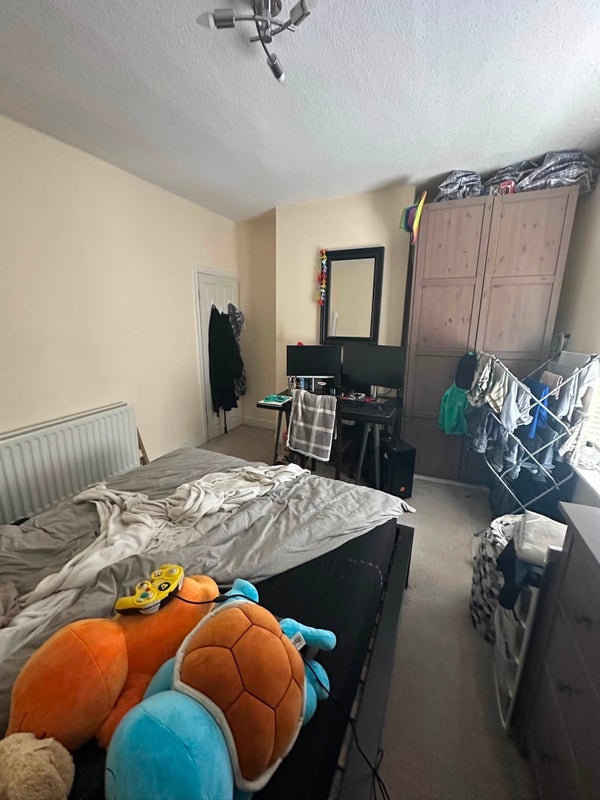 Room Woodlands Avenue in Leeds
