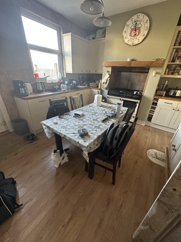 Room Woodlands Avenue in Leeds