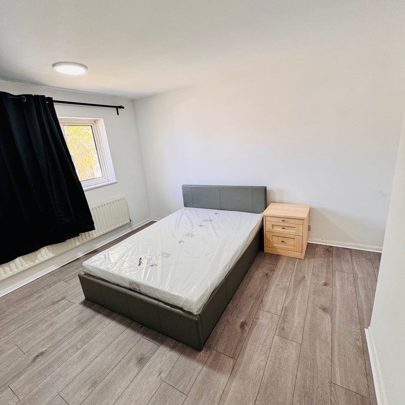 Room Rushetts Road in Crawley