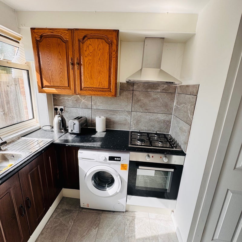 Room Rushetts Road in Crawley