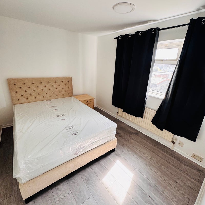 Room Rushetts Road in Crawley