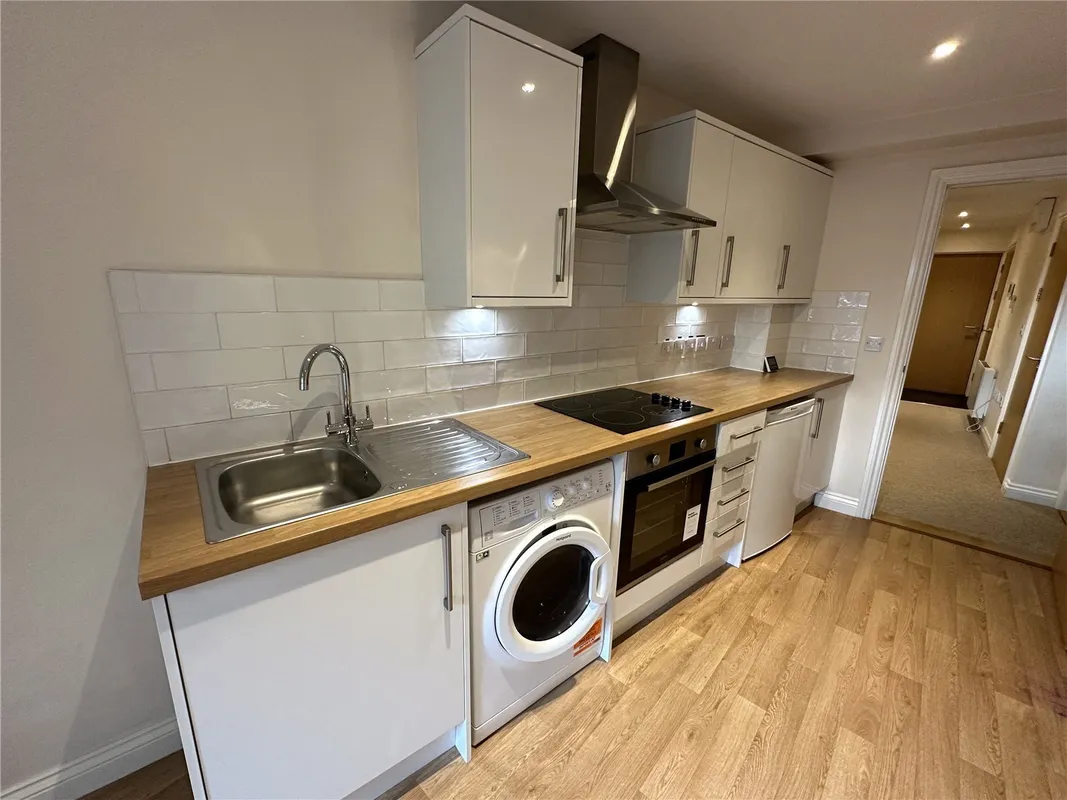 Flat Charlton Street in Bristol