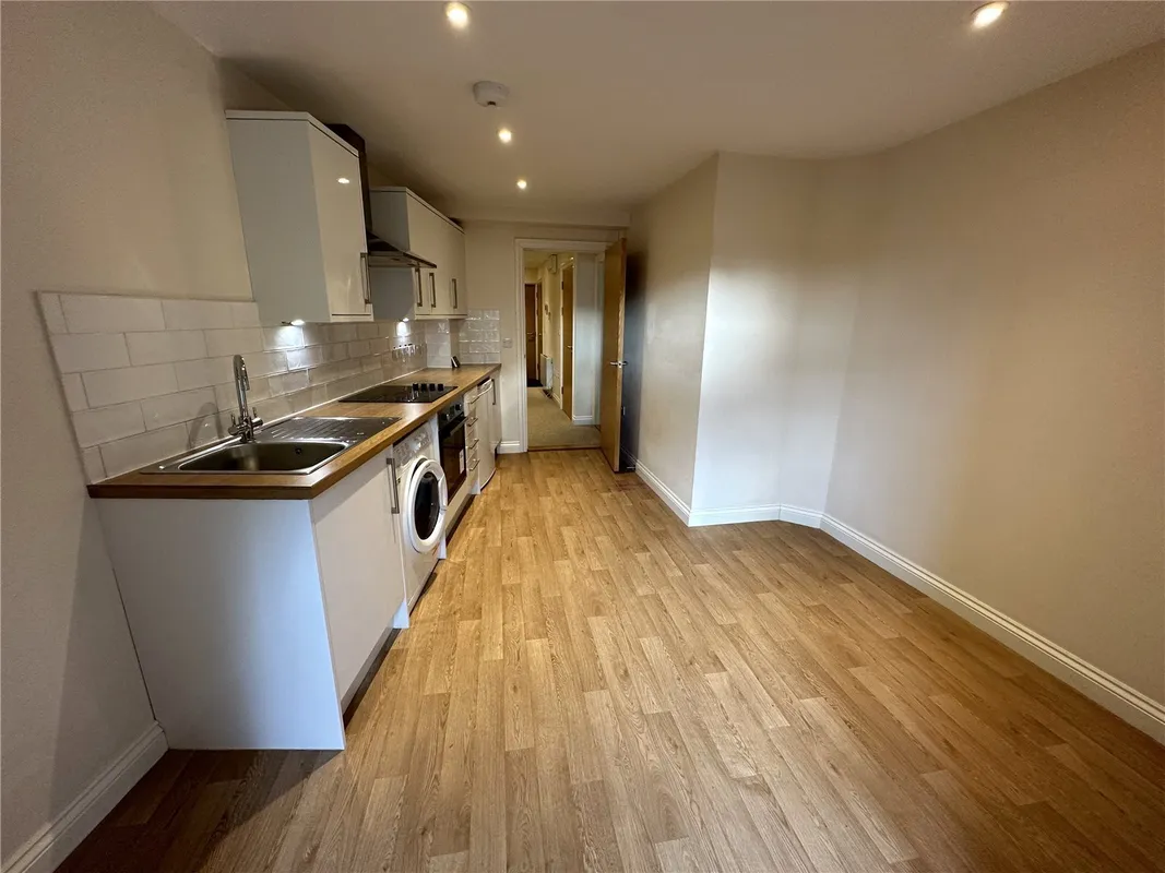Flat Charlton Street in Bristol