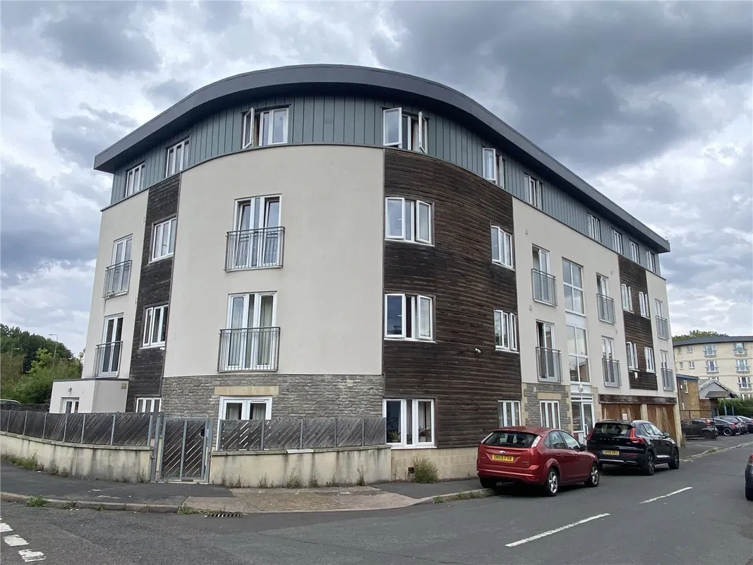 Flat Charlton Street in Bristol