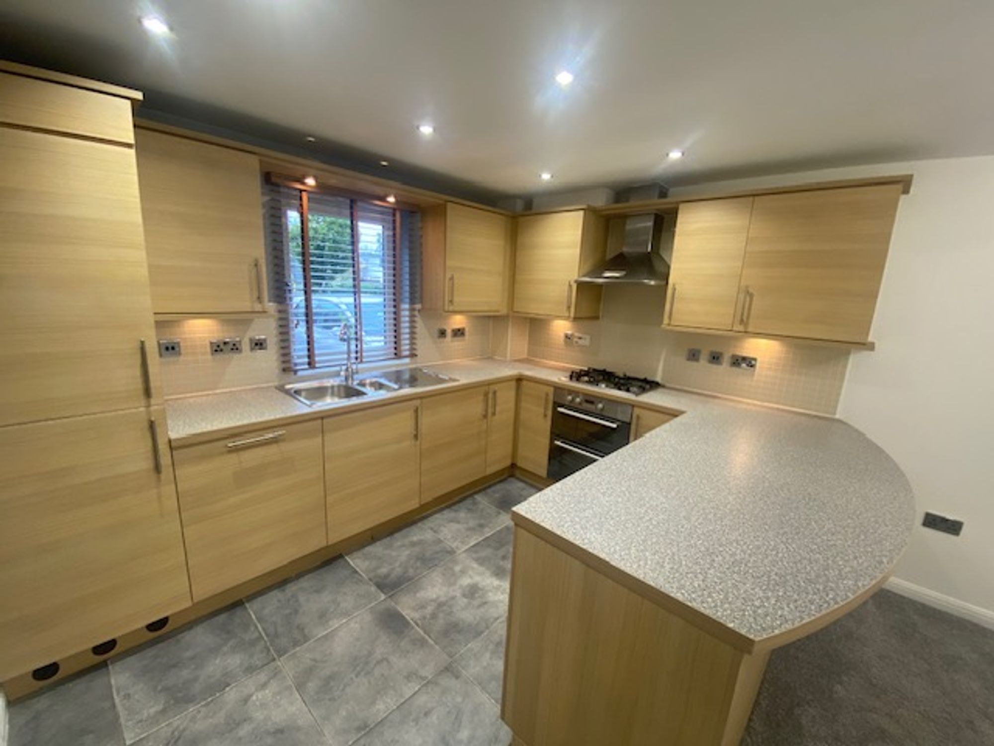Flat Burford Gardens in Cardiff