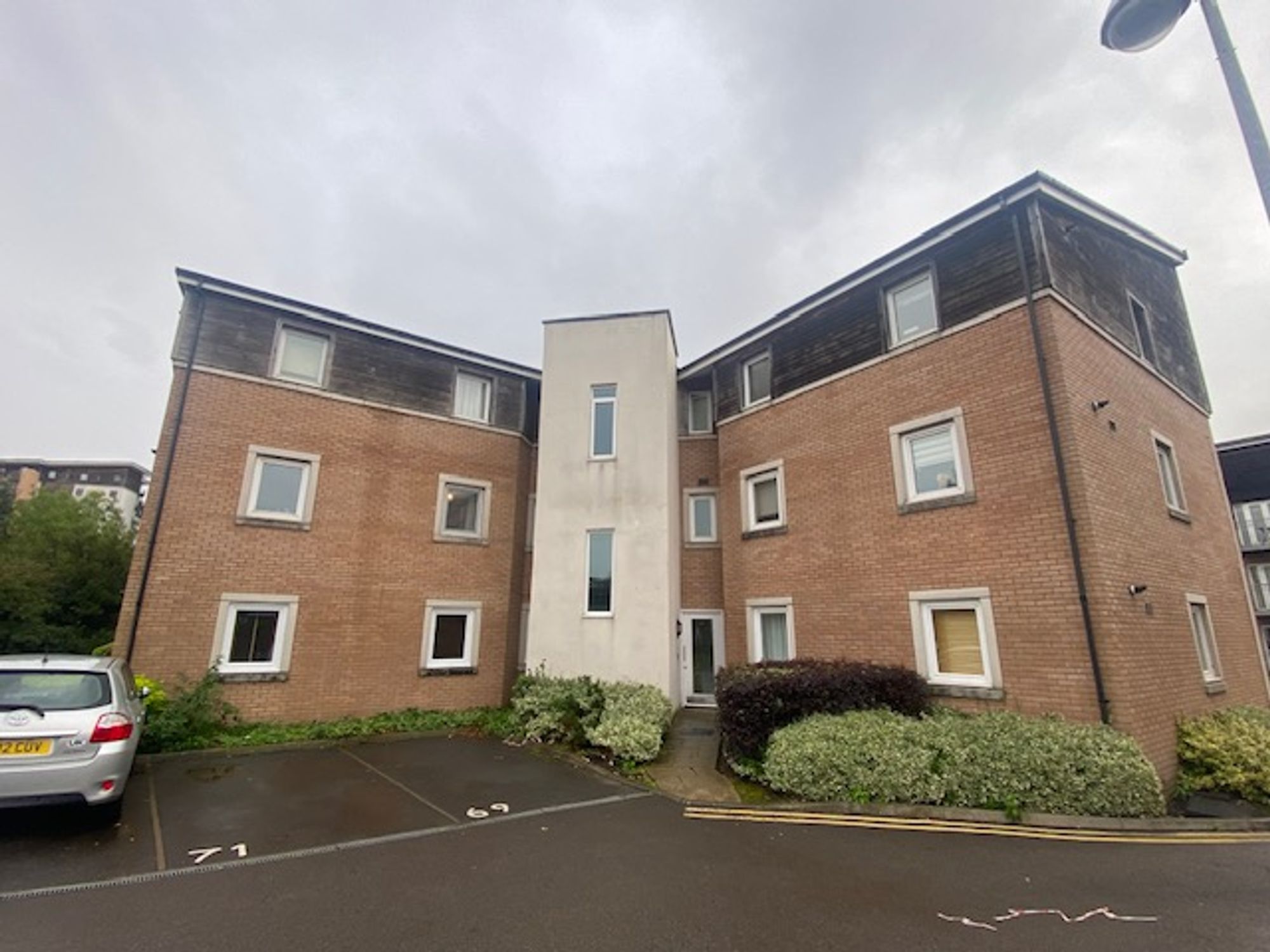 Flat Burford Gardens in Cardiff
