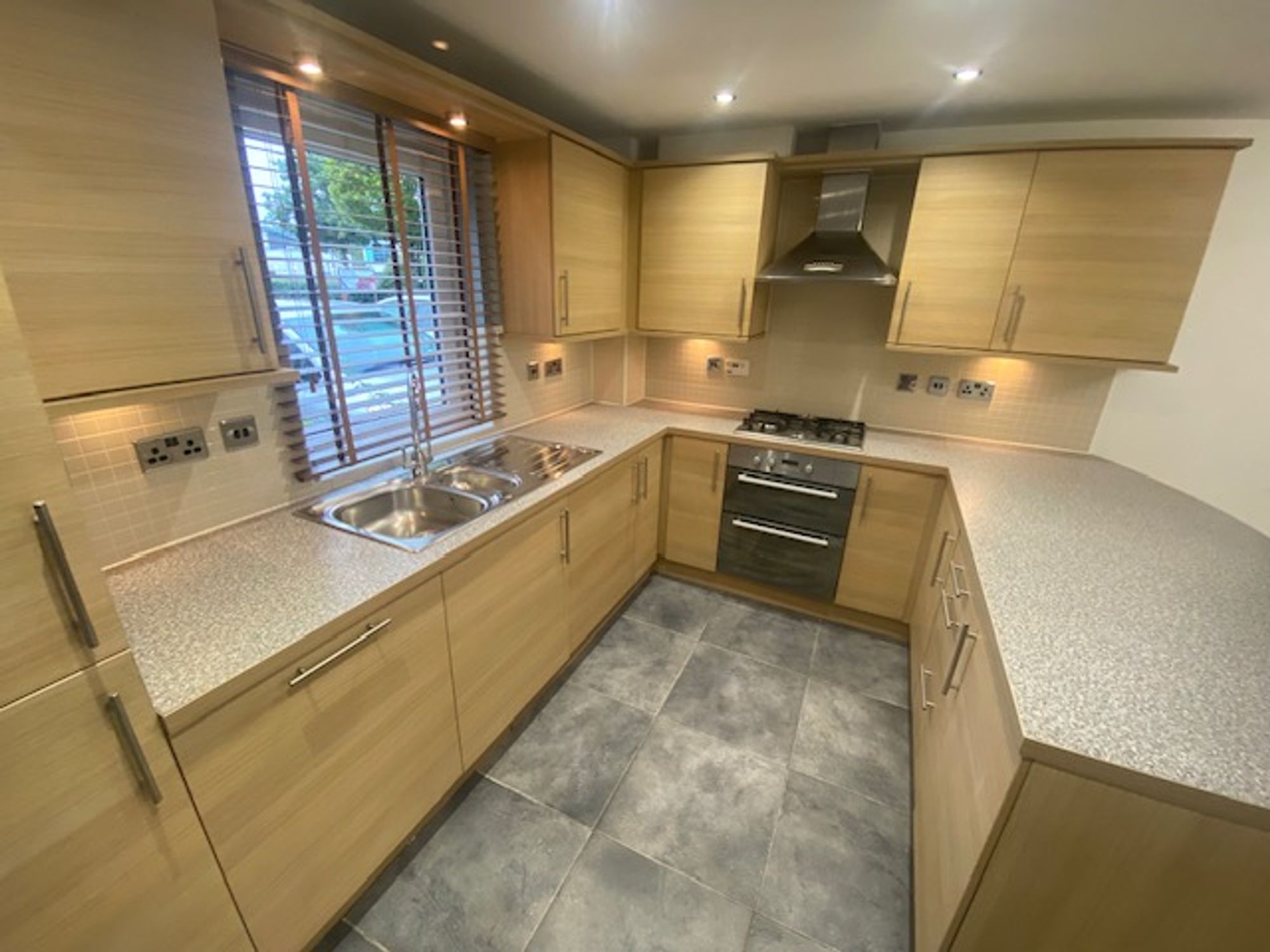 Flat Burford Gardens in Cardiff