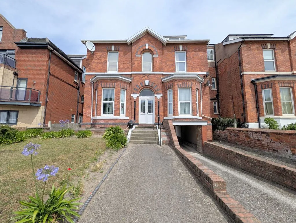 Flat Saunders Street in Southport