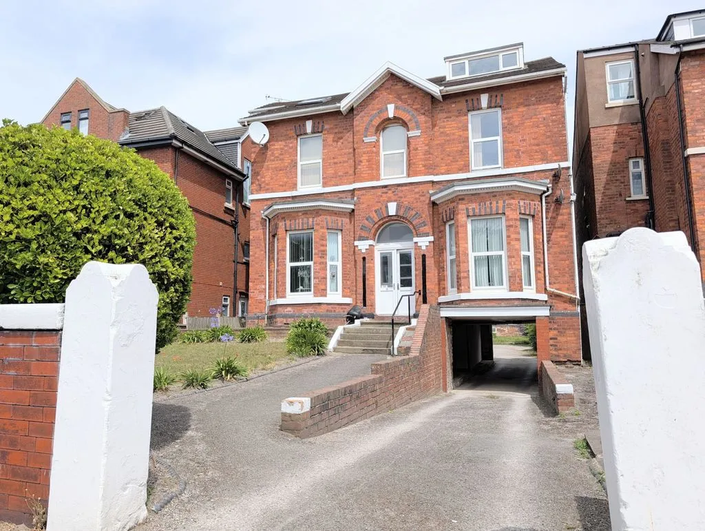 Flat Saunders Street in Southport