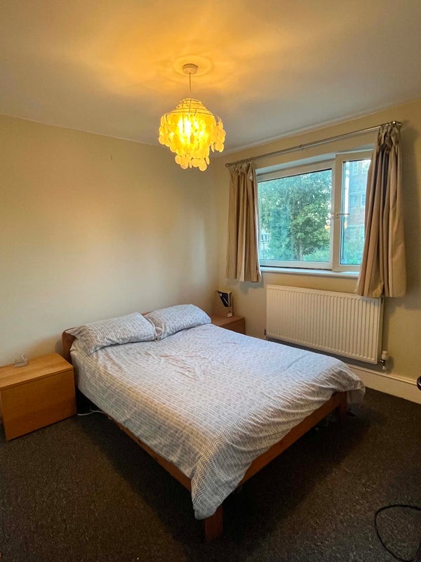 Room Crownstone Road in Greater London