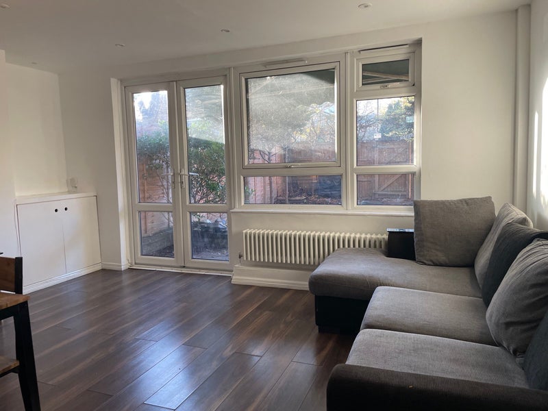 Room Crownstone Road in Greater London