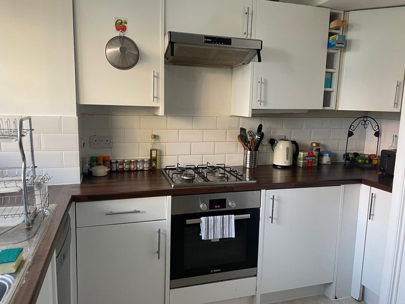 Room Crownstone Road in Greater London