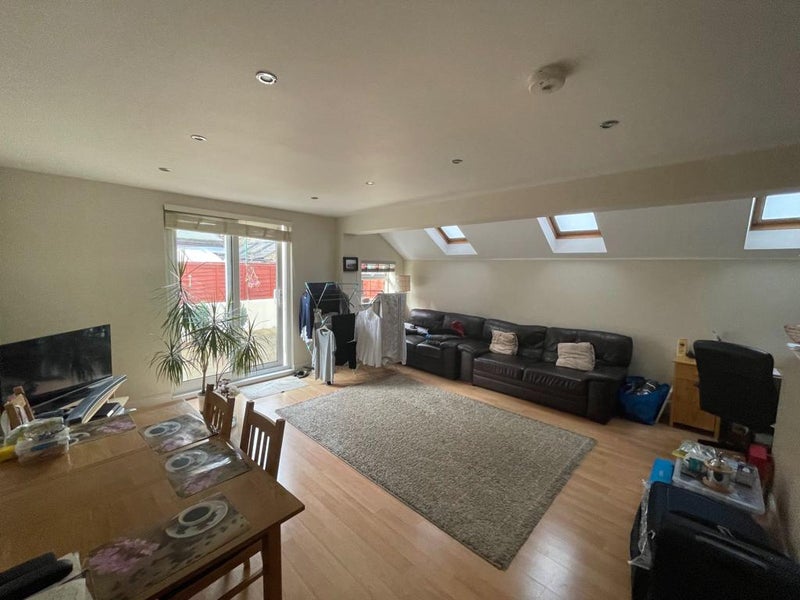 Flat Collingbourne Road in Greater London