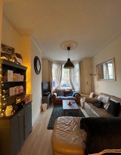Room Tonsley Hill in Greater London