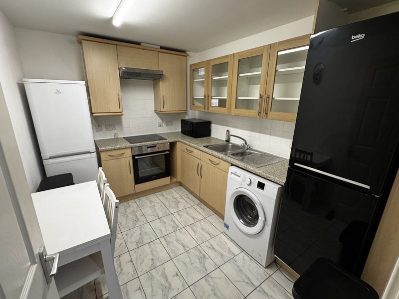 Room Westferry Road in Greater London